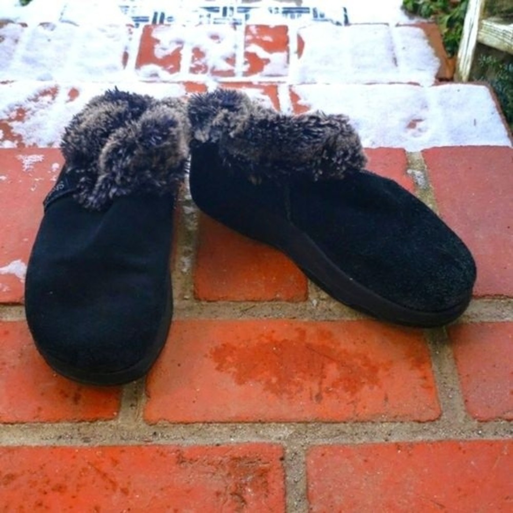 Skechers Tone-Ups Spindrift Shoes Soft Suede and Faux Fur Size 9